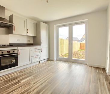 3 bedroom semi-detached house to rent - Photo 4