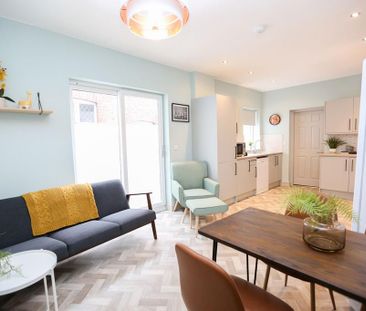 1 bedroom in a house share to rent - Photo 2