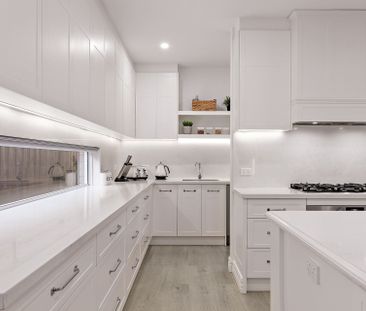 ELEGANT FAMILY HOME - Photo 2