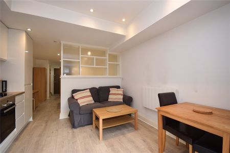 11, The Old School House, 5 Victoria Gardens, Hyde Park, Leeds, LS6 1FH - Photo 2