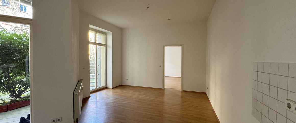 "Charmante 2,5-Raum-Wohnung mit Terrasse in Top-Lage" - Photo 1