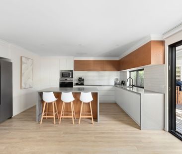 Refined Coastal Living with Flexible Bungalow Accommodation - Photo 6