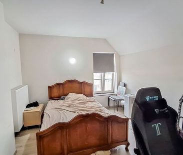 Lichtrijk en ruim appartement met 3 kamers in centrum Poperinge. - Foto 6