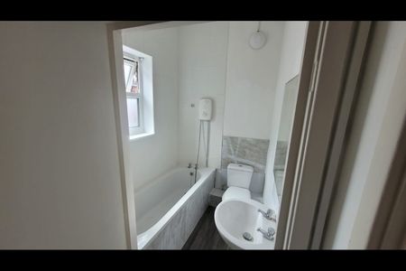 2 Bed End Terrace, Kelsall Terrace, LS6 - Photo 5