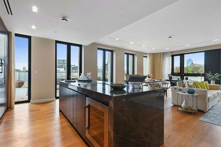 A beautifully furnished sub-penthouse apartment with a large roof terrace in a world class development. - Photo 3