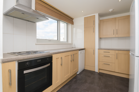 3 bedroom flat to rent - Photo 4