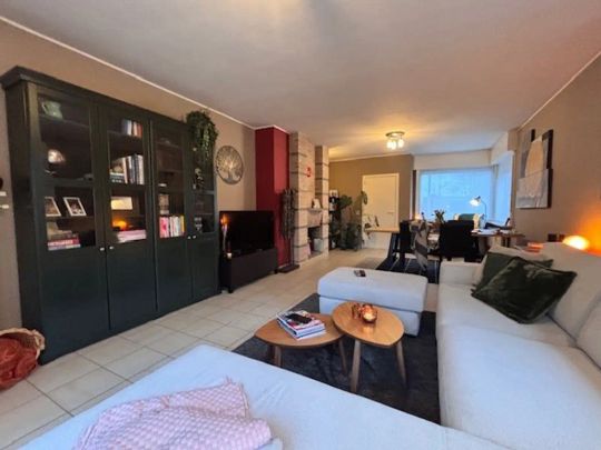 Ruime hoekwoning met terras, tuin en garage. - Foto 1