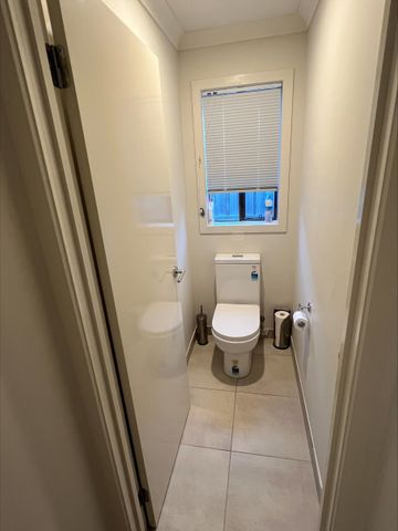 Cranbourne East - Photo 4