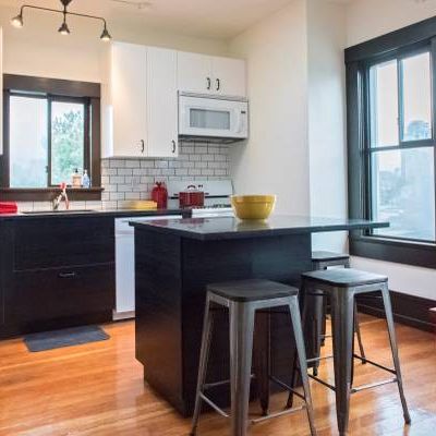 (DPMonline.ca) Trendy Rooms For Rent At Strathcona's Hip-O Building! - Photo 4