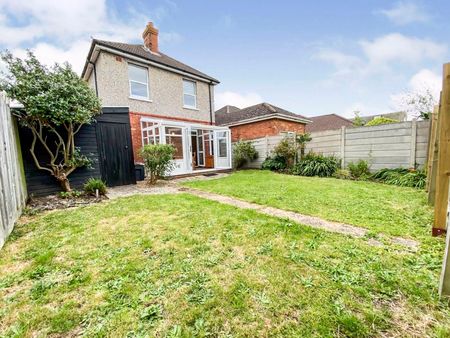 Ensbury Avenue, Bournemouth - Photo 4