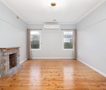 UPDATED 3 BED HOME, CLOSE TO SCHOOLS AND SHOPS - Photo 2