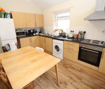 4 bedroom flat to rent - Photo 5