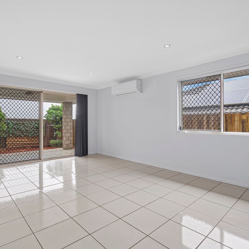 Modern 3 Bedroom Home - Photo 1