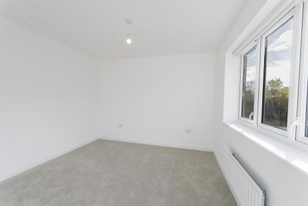 3 bedroom semi-detached house to rent - Photo 3