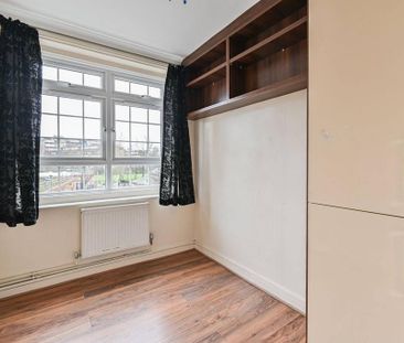 3 bedroom flat to rent - Photo 3