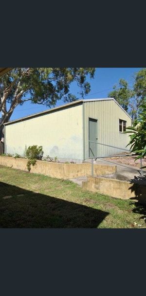 Large car storage - Photo 1