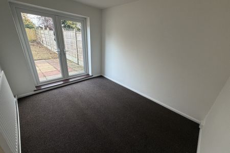 Kingsland Close - Photo 3