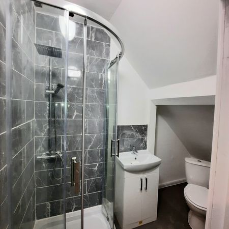 London road Room 6 - Photo 4