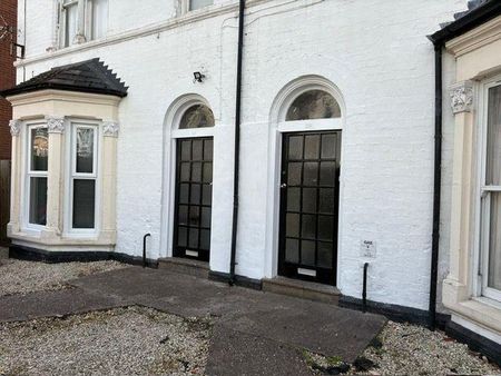 3 bedroom apartment to rent - Photo 5