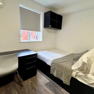 St. Marks Street, LEEDS - Photo 2