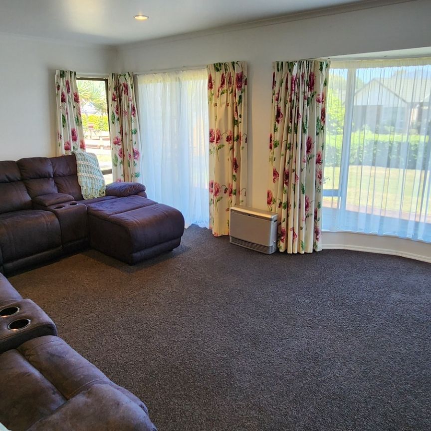 8 Frank Frethey Place, Highlands Park, New Plymouth - Photo 1