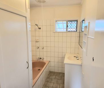 3 bedroom, 3 garage - Great location ! - Photo 2