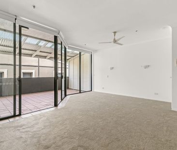Unfurnished studio in heart of Kangaroo Point! - Photo 1