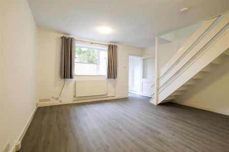 2 bedroom end of terrace house to rent - Photo 5