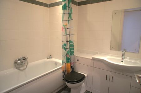 2 bedroom flat to rent - Photo 2