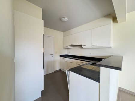 Lichtrijk appartement met twee slaapkamers + garage - Foto 2