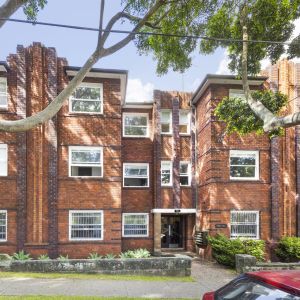 An Art Deco Sanctuary In A Leafy Residential Pocket - Photo 3