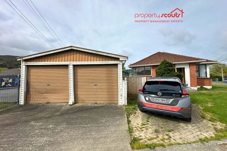 Tidy 3-Bedroom Home with Double Garage – Central Taita - Photo 2