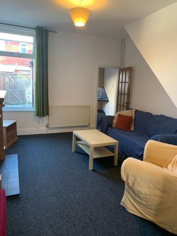 2 bedroom terraced house to rent - Photo 4