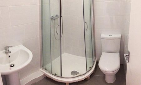 Studio Flat, Cranbrook Road, IG2 - Photo 5