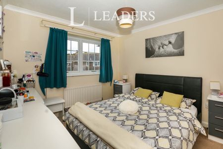 3 bedroom house to rent The Martells, Barton on Sea, New Milton, BH25 - Photo 4