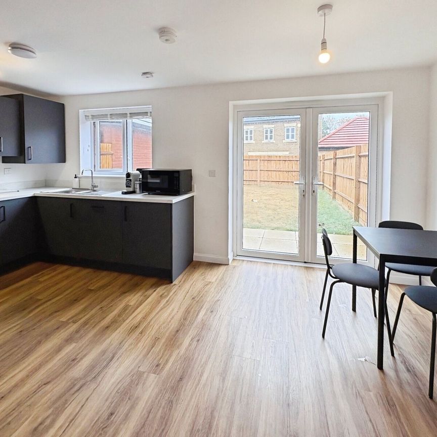 3 Bedroom Semi Detached House To Rent - Photo 1