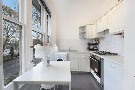 Studio to rent - Photo 2