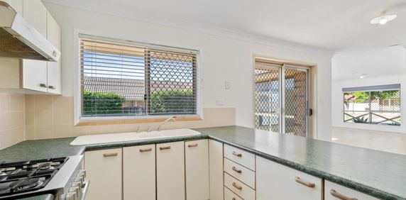 LOVELY BIG FAMILY HOME IN CONVENIENT LOCATION - Photo 2