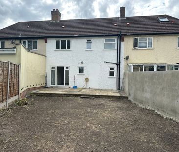 3 Bed Terraced House, Purley Way, CR0 - Photo 6