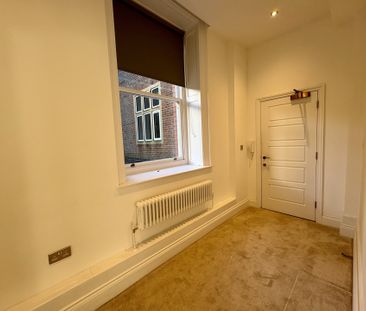 Middleton House - Photo 1