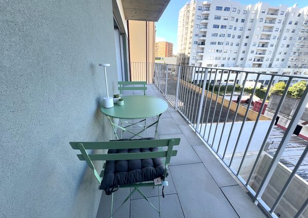Apartamento T1 para Arrendamento com Varanda e Lugar de Estacionamento em Paranhos