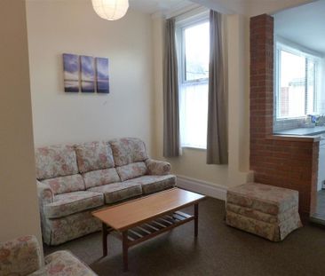 7 bedroom end of terrace house to rent - Photo 2