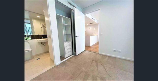 Luxury 2 Bedroom Apartment - Photo 1