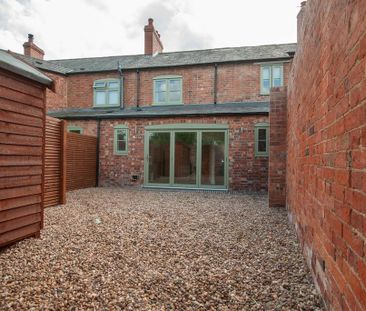 3 bedroom character property to rent - Photo 1