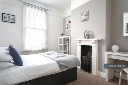 3 bedroom terraced house to rent - Photo 4