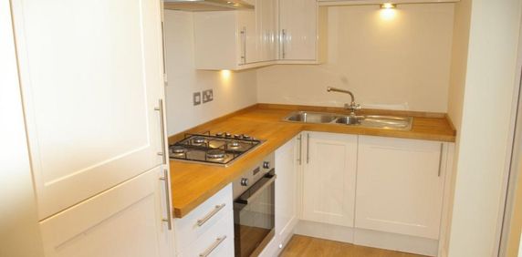 2 bedroom terraced house to rent - Photo 2