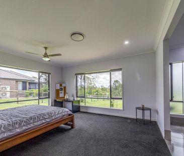 Large Family Home with Air Conditioning and Shed! - Photo 6