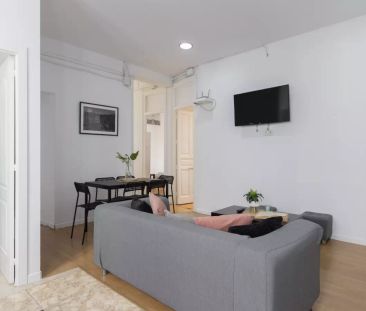 Room in a shared 11-bedroom apartment for rent in Sol - Photo 6