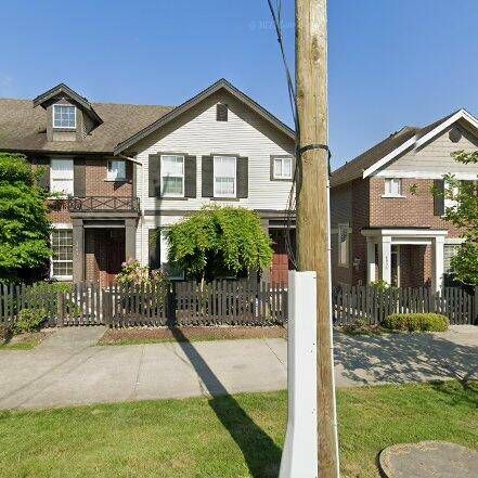 Willoughby Heights spacious 4Bed, 3Bath Half Duplex in Prime Location (Langley) - Photo 1