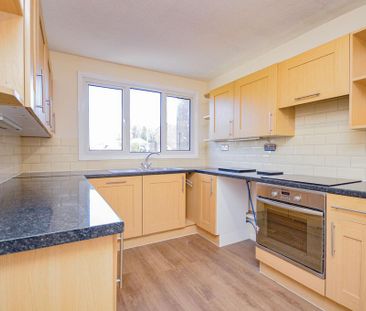 3 bedroom end of terrace house to rent - Photo 2